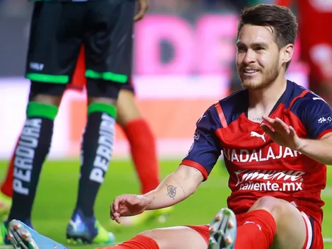 Larcamón explota contra Chivas por el Canelo Angulo