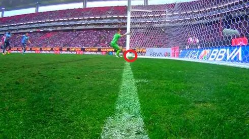 Los analistas han publicado videos para contradecir la decisión del VAR en el partido