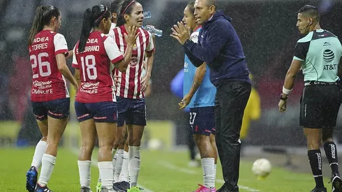 Juan Pablo Alfaro ha perdido apenas cinco de los 50 partidos que lleva en Chivas Femenil