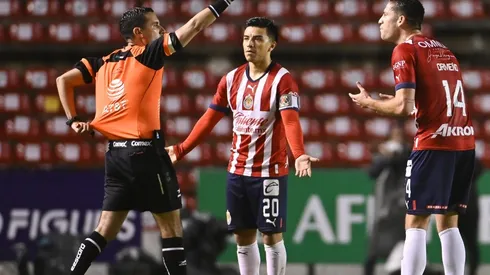 Chivas no ganó ninguno de los tres partidos que dirigió este árbitro en el Apertura 2022