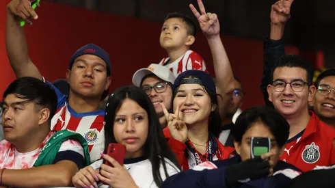 La afición de las Chivas salió muy enfadada con su equipo tras caer en el Estadio Akron