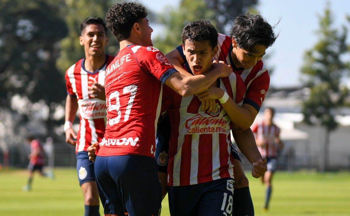¡CONTRASTES! Las básicas de Chivas viven en el cielo y en el infierno ...
