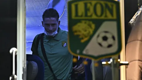 Santiago Ormeño busca salida de Chivas pero León no es uno de los interesados