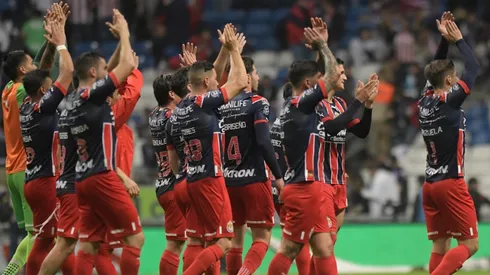 Jugador de Chivas se va a España a cumplir el sueño europeo: ¡POR FIN SE LE HIZO!