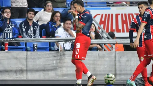 Alexis Vega fue clave en la victoria de Chivas durante el debut de Paunovic