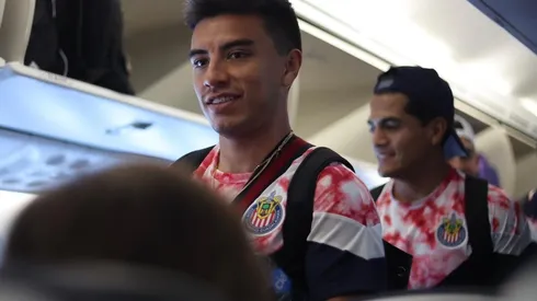 La delegación de las Chivas aterriza en el Aeropuerto de Guadalajara en horas de la madrugada del martes