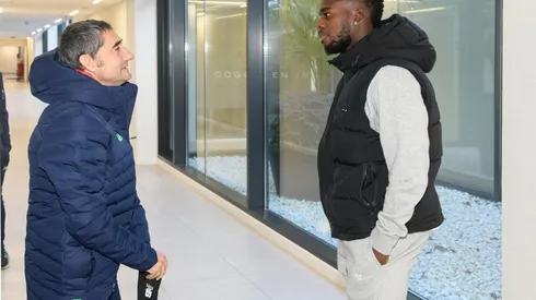 Nico Williams reportó este miércoles en Lezama y platicó con el entrenador Valverde