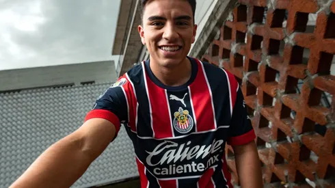 La nueva playera alternativa roja y azul de las Chivas se estrenará en el Clausura 2023