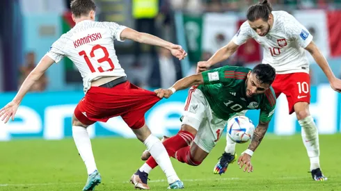 Alexis Vega recibió un tercio de todas las faltas que repartieron los polacos en el partido