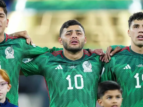 Alexis Vega no puede contener el llanto al escuchar el himno