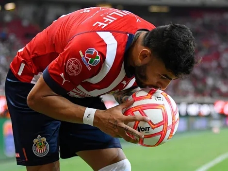 Chivas se prepara por la salida de Alexis Vega 
