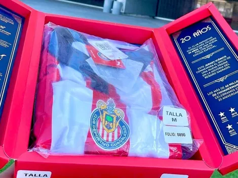 Históricos lucen la playera aniversaria