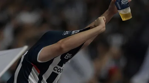 La afición de Monterrey desató la violencia tras la derrota y alcanzó al exdelantero de Chivas