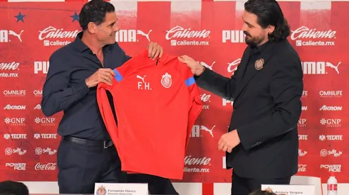 Hierro se desvive por Chivas en España