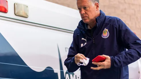 Ricardo Peláez estaría analizando su renuncia a las Chivas después de tres años