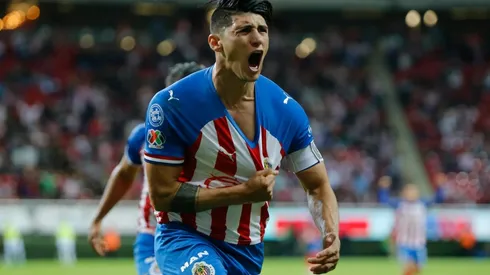 Alan Pulido no le cerró las puertas a un probable regreso al Rebaño