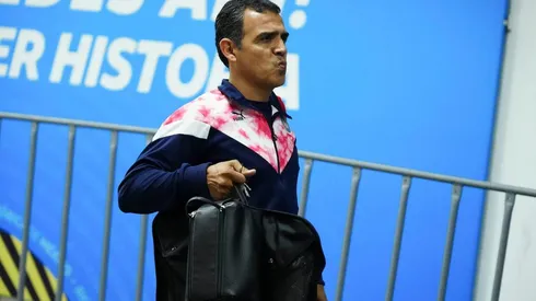 La única manera de que Cadena siga en Chivas