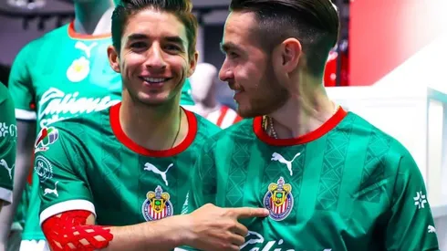 Isaác Brizuela y Jesús Ricardo Angulo fueron algunos de los que presentaron la playera alternativa