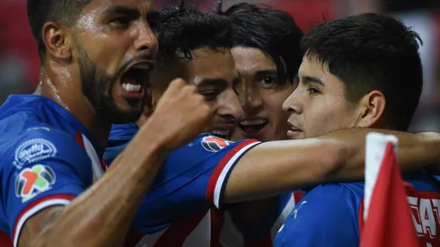 Alan Pulido habría solicitado a la directiva la recisión de su contrato antes de renovar