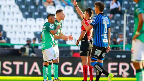 El juvenil juez central expulsó a Santiago Ormeño, con León en el empate 1-1 con Querétaro del Clausura 2022