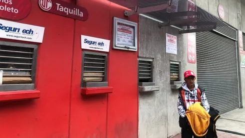 La taquilla lucía cerrada tres horas antes del partido de la Jornada 12