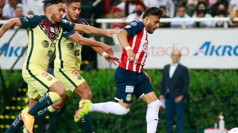 No es la primera vez que Canelo le cambia horario a Chivas