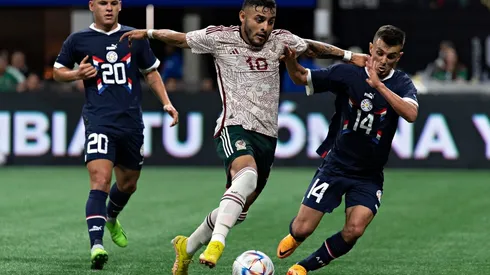 Alexis Vega exhibió la playera rojiblanca que México estrenó en Atlanta y lucirá en Qatar 2022