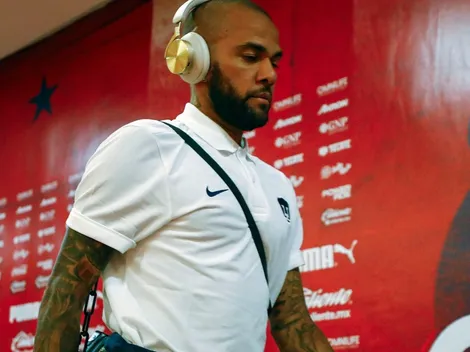 Rojiblancos hicieron fila para compartir con Dani Alves