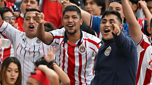 La afición exigió la salida del director deportivo Ricardo Peláez para mejorar la plantilla de Chivas