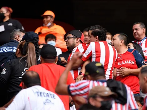 Afición de Chivas pierde la cabeza y desata bronca