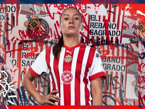 ¡Una belleza de uniforme!