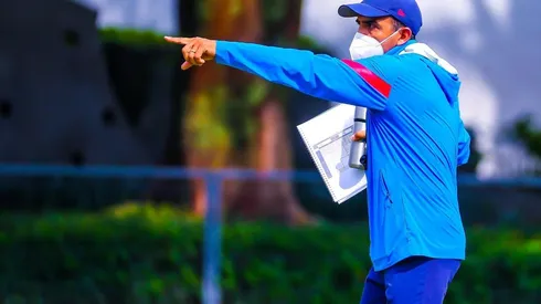 Ricardo Cadena empezó a realizar variantes a su formación titular