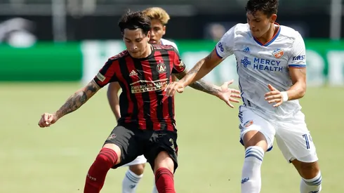 Brandon Vázquez (derecha)