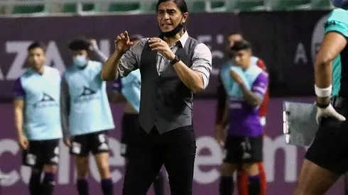 Francisco Palencia criticó la decisión de Chivas de buscar a un delantero en el mercado de pases