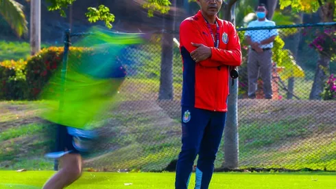 Cadena aseguró que está de parte de Orbelín Pineda terminar de llegar a Chivas