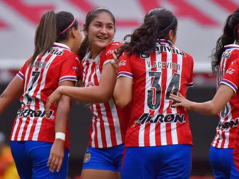 Fue baja en Chivas pero sigue presumiendo el uniforme 