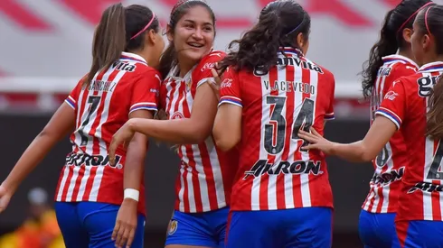 Fue baja en Chivas pero sigue presumiendo el uniforme 