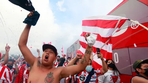 ¿Qué sucederá con las barras de Chivas?