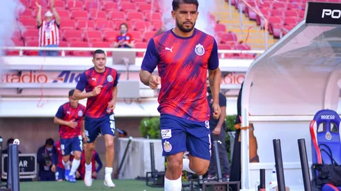 Flores y Ponce, operados con éxito en Chivas; Jiménez también está lesionado