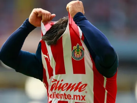 Aficionados portan nuevo jersey de Chivas