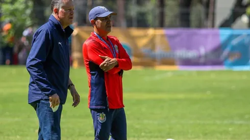 Peláez se mantiene en conversaciones con varios técnicos extranjeros para las Chivas