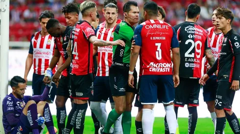 Afición de Chivas pierde la cabeza en el Clásico Tapatío 