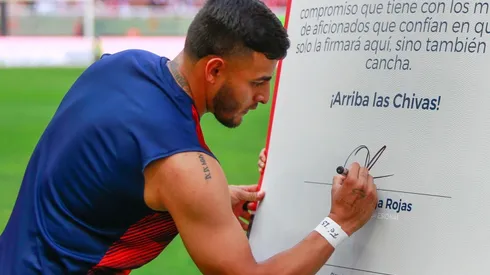 Alexis firmó con Chivas hasta el 2024