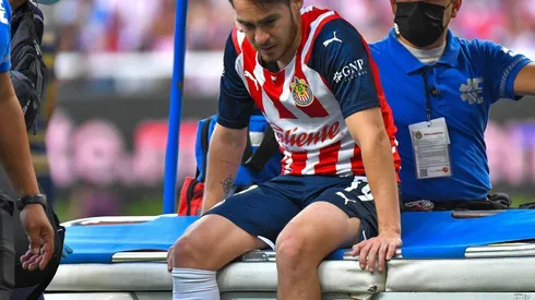 Jesús Angulo salió del partido ante Pumas UNAM del domingo con una fractura de peroné en su pierna izquierda