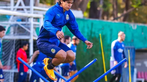 Macías ocuparía el lugar de Ángel Zaldívar en la alineación de Chivas para retar a Pumas de la UNAM