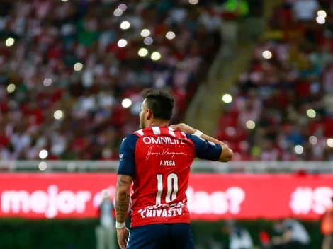 La familia de Alexis Vega lo visualiza fuera de Chivas