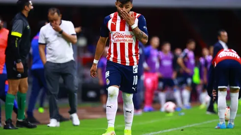 Vega obsequió la camisa con la que se marchó expulsado del Estadio Azteca