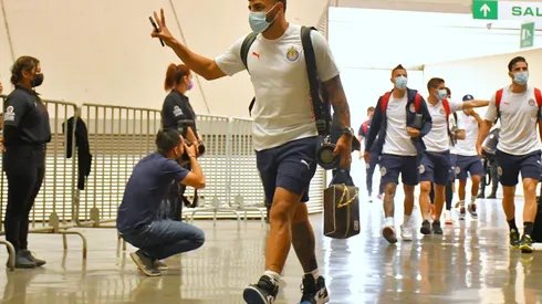 Vega sorprendió a otro aficionado de las Chivas tras el triunfo sobre Tijuana