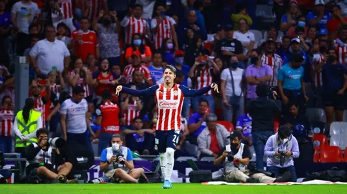 Calderón anotó un gol de cabeza que hizo delirar al comentarista de TUDN