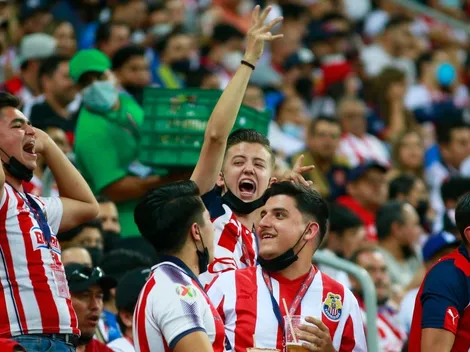 Aficionados de Chivas llegan tarde a su propia protesta